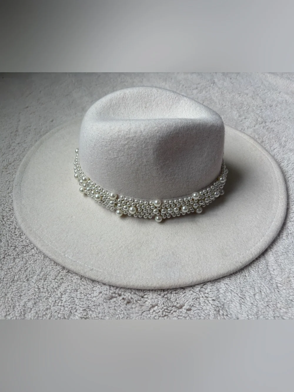 Scoop cream wool